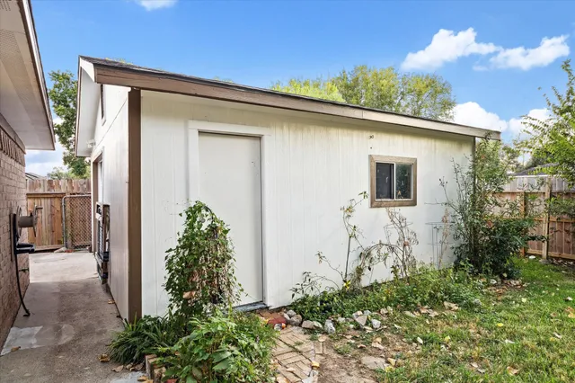 $259,000 | 305 Baycrest Drive, League City, TX 77573