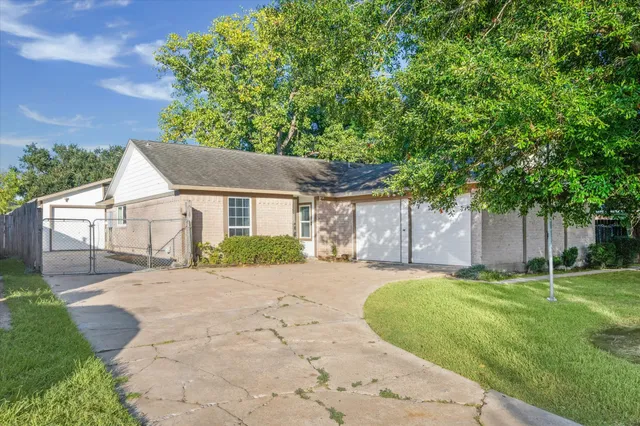 $259,000 | 305 Baycrest Drive, League City, TX 77573