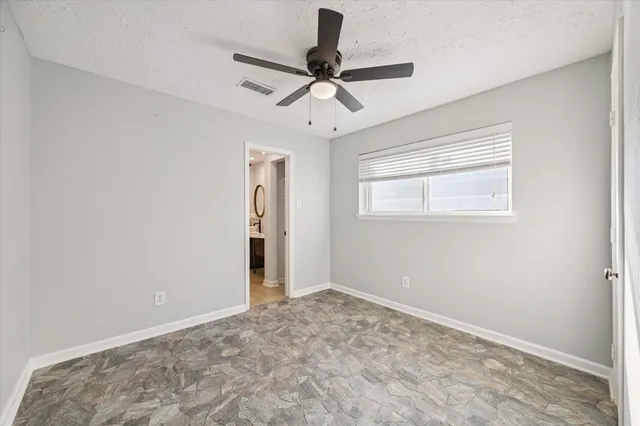 $259,000 | 305 Baycrest Drive, League City, TX 77573