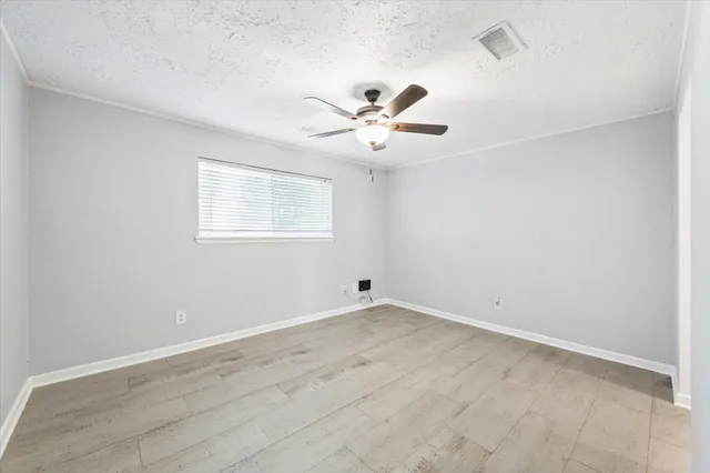 $259,000 | 305 Baycrest Drive, League City, TX 77573