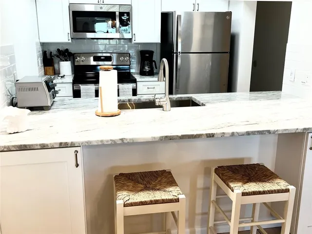 $5,200 | 40 Northeast Plantation Road, Unit 410, Stuart, FL 34996