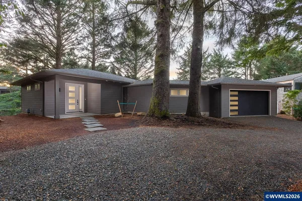 $1,199,000 | 105 West Bay Point Road, Gleneden Beach, OR 97388