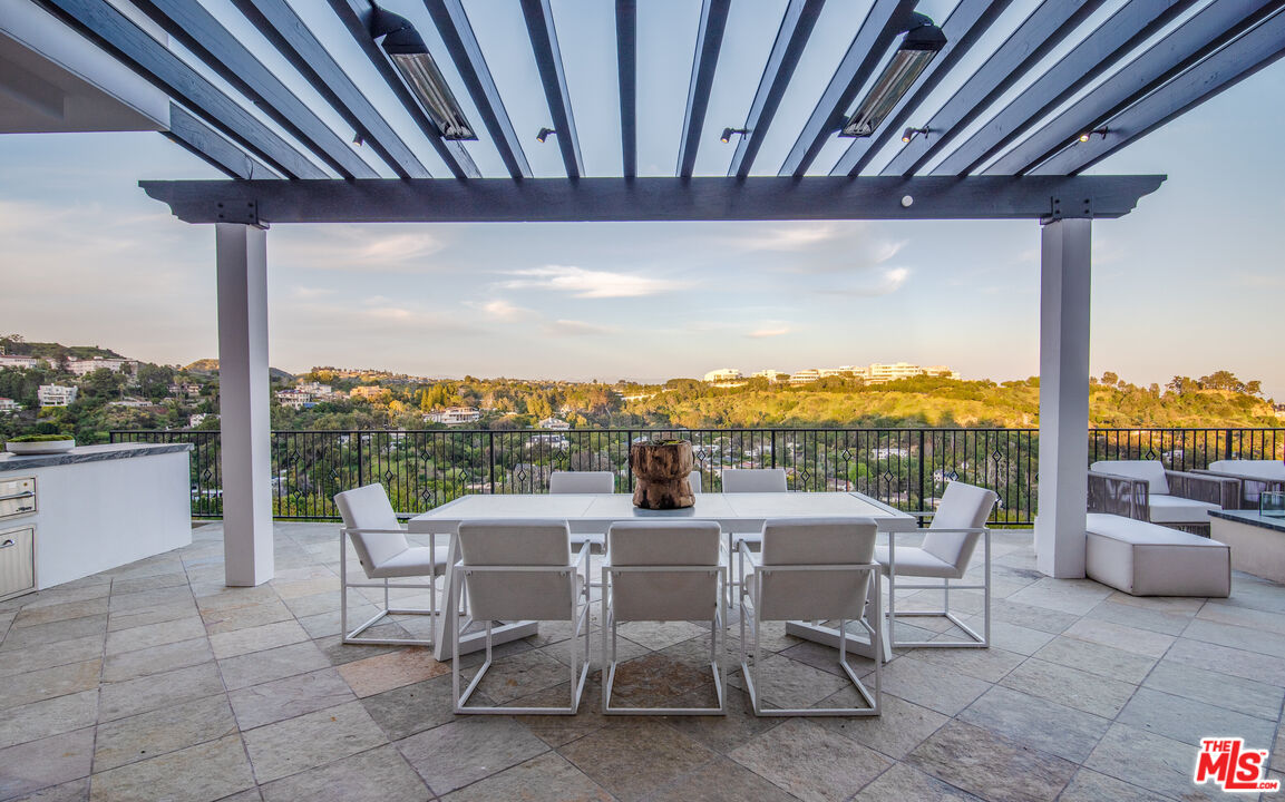 930 North Tigertail Road Los Angeles, CA 90049 - Photo 8 of 26