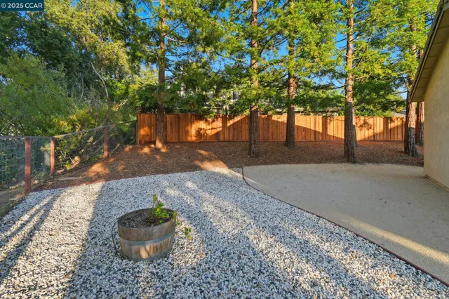 $1,558,000 | 1975 Holly Creek Place, Concord, CA 94521