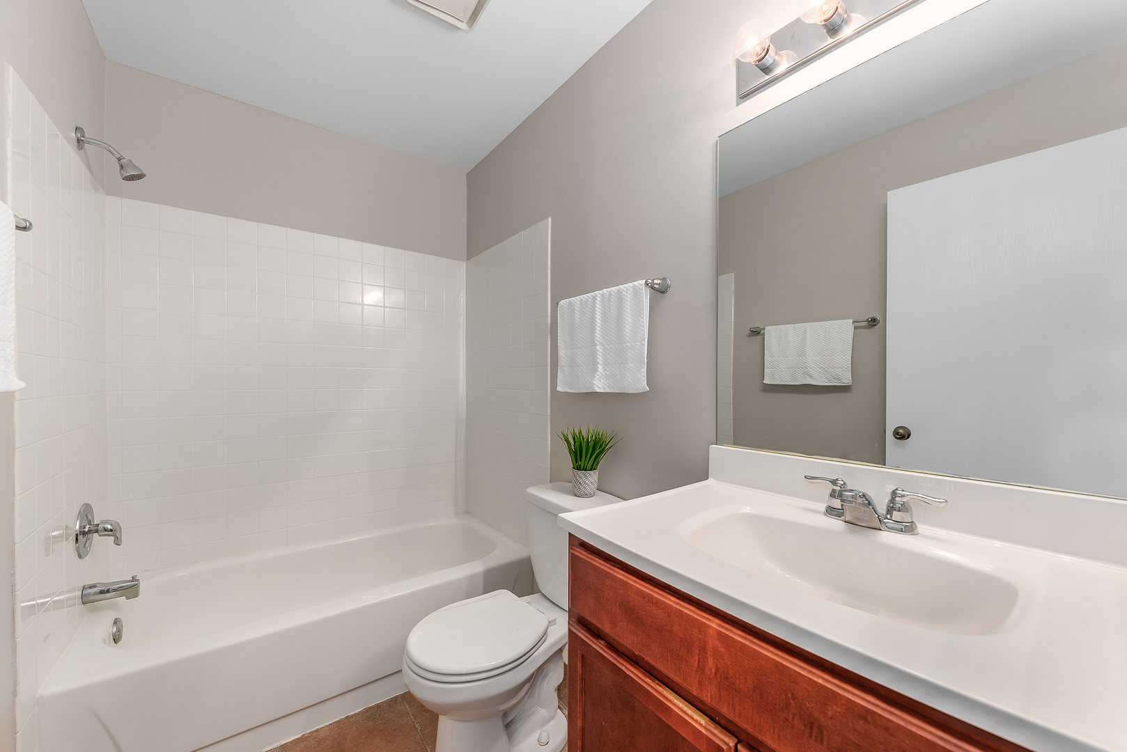1320 McDowell Road, Unit 102 Naperville, IL 60563 - Photo 13 of 20