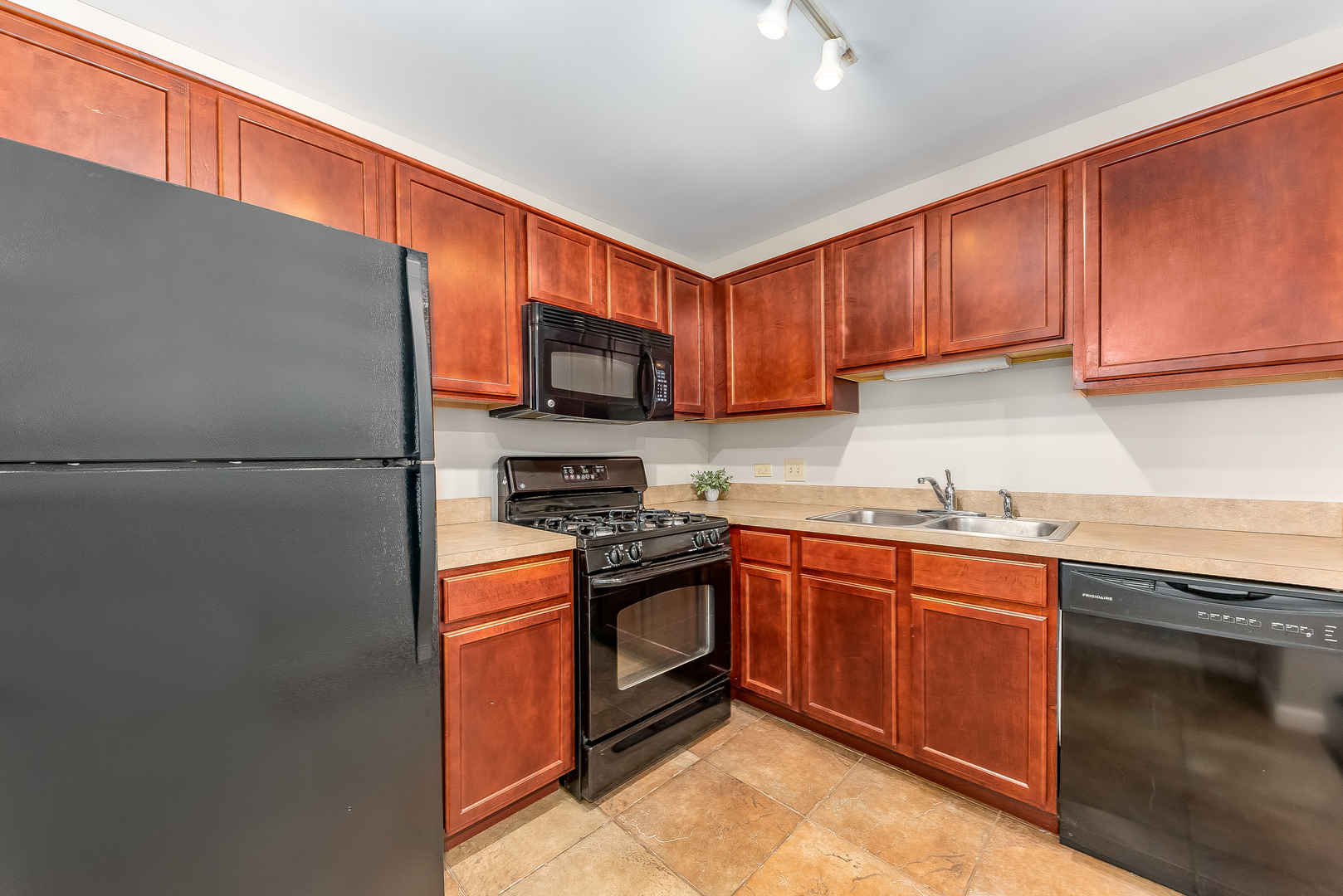 1320 McDowell Road, Unit 102 Naperville, IL 60563 - Photo 7 of 20