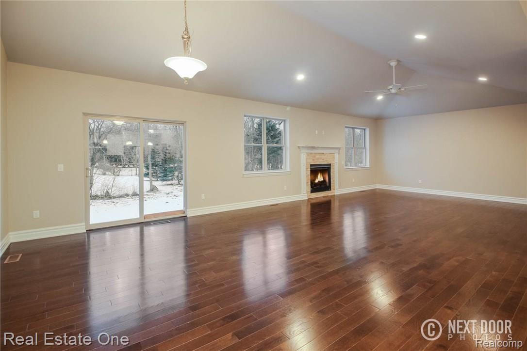 374 Verona Drive Rochester, MI 48307 - Photo 9 of 34 IMG_2247Blended.JPG