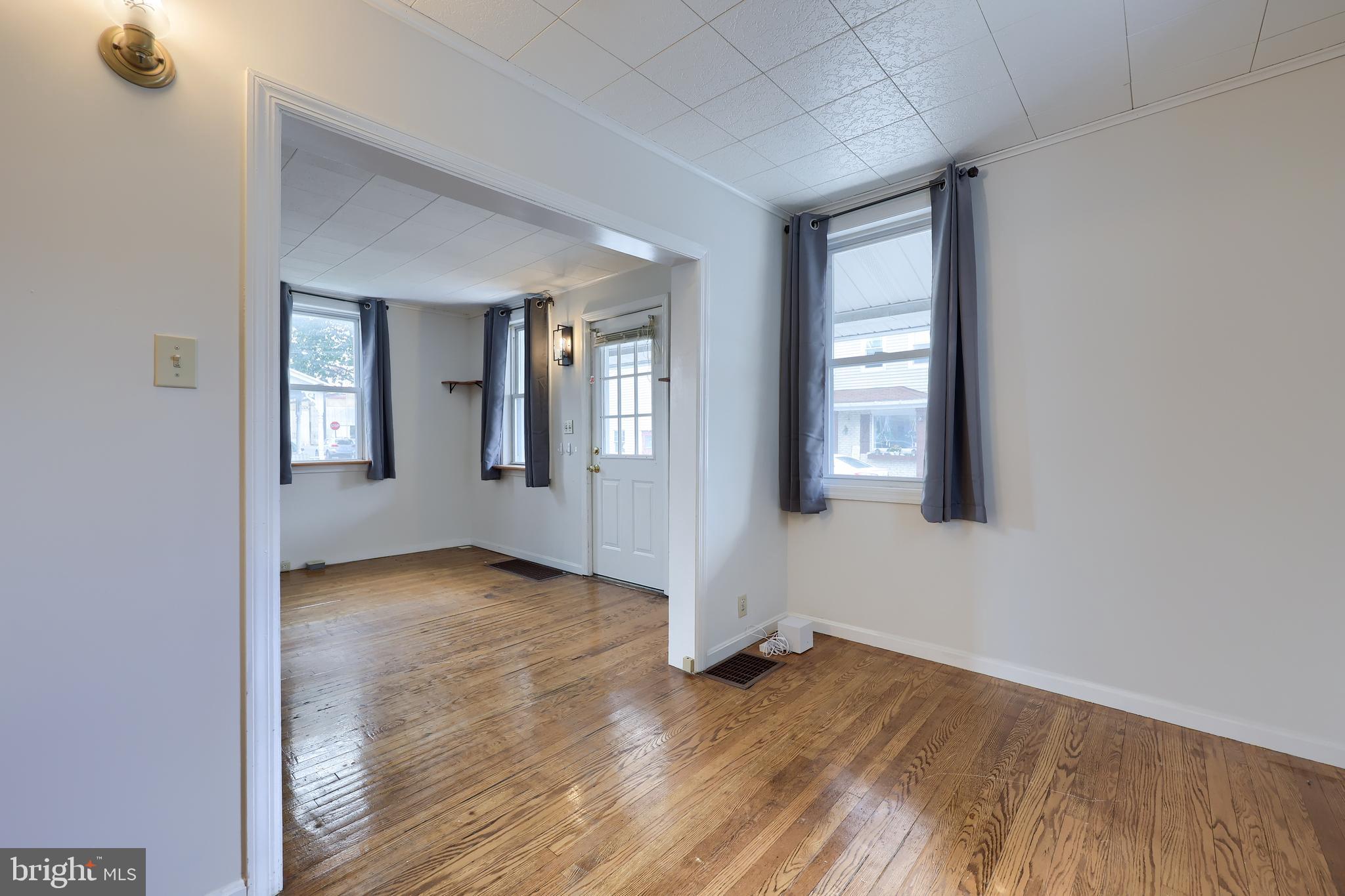 218 Magnolia Street Manheim, PA 17545 - Photo 6 of 34 Gallery Image 6