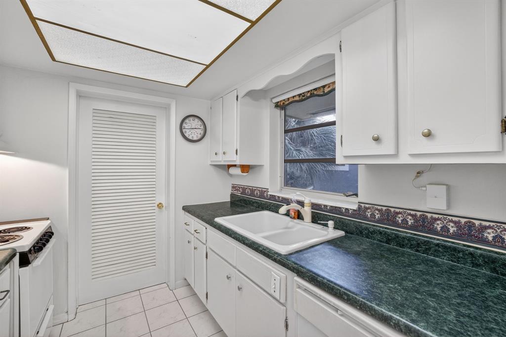 2755 Northeast 28th Avenue, Unit E2 Lighthouse Point, FL 33064 - Photo 14 of 75