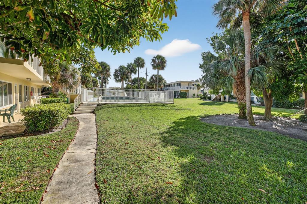 2755 Northeast 28th Avenue, Unit E2 Lighthouse Point, FL 33064 - Photo 41 of 75