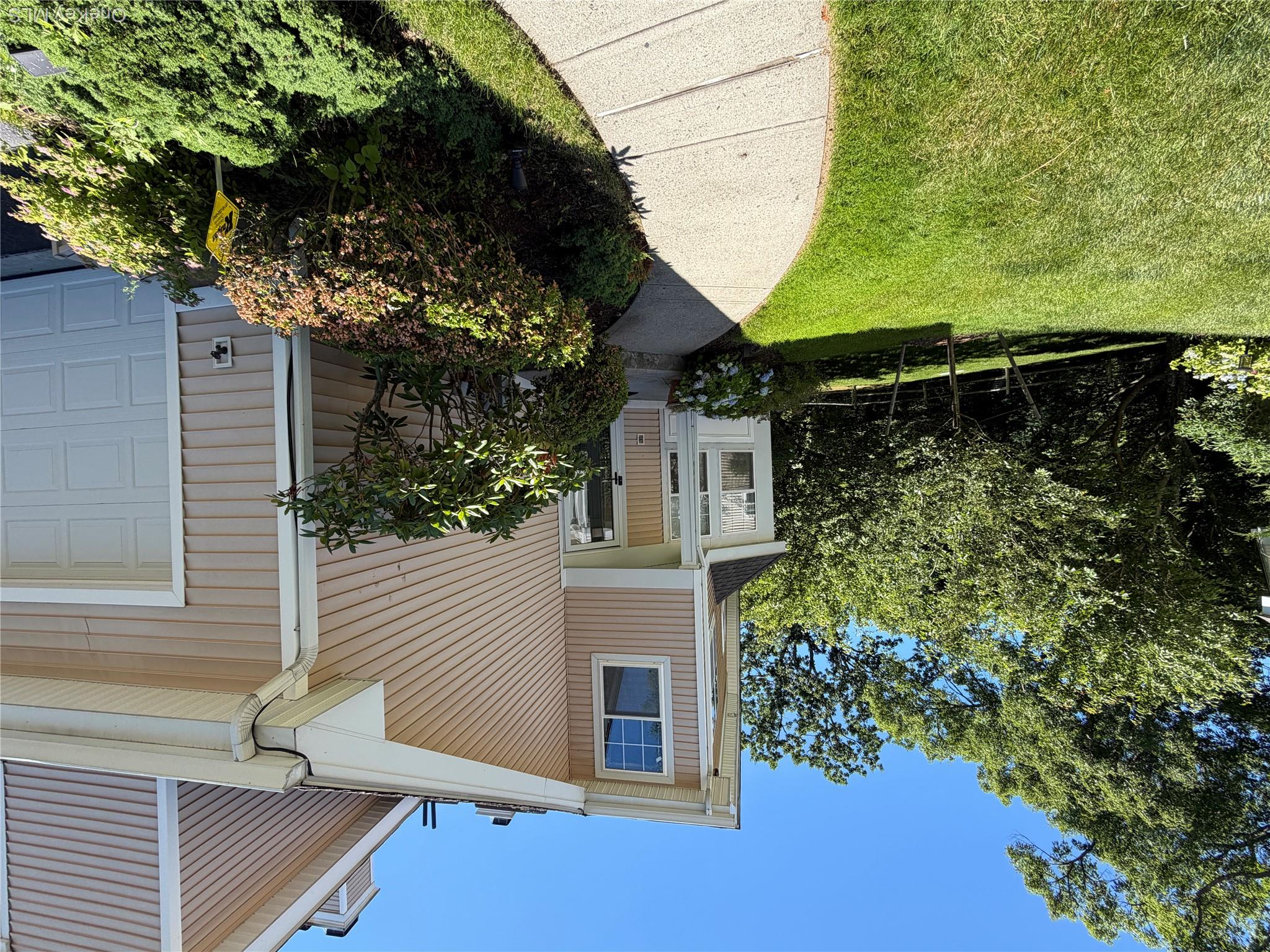 121 Winding Ridge Road White Plains, NY 10603 - Photo 3 of 43