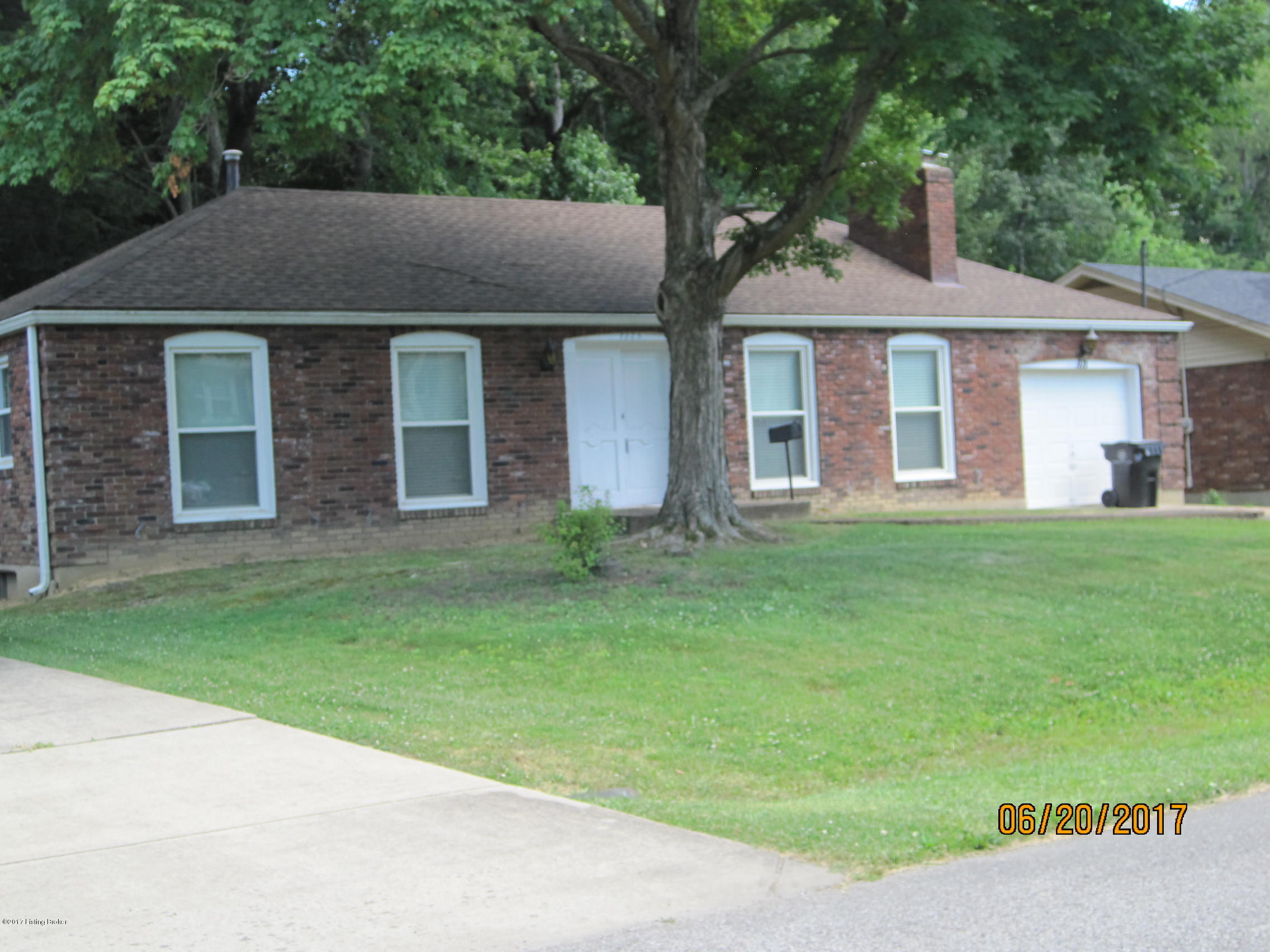 7325 Paiute Road Louisville, KY 40214 - Photo 3 of 20 IMG_2551