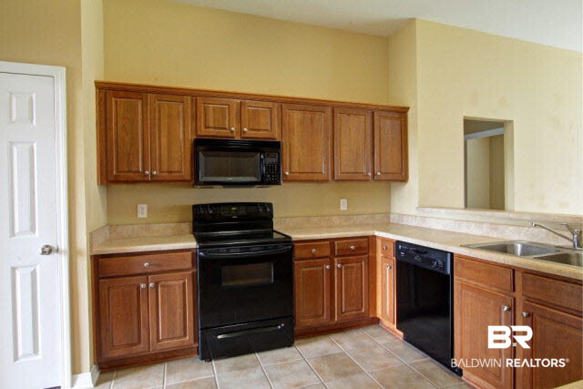 25643 Overlook Drive Loxley, AL 36551 - Photo 6 of 24 kitchen