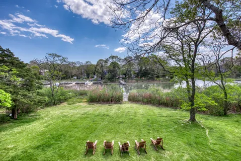 $1,895,000 | 16 Cove Road, Southampton, NY 11968