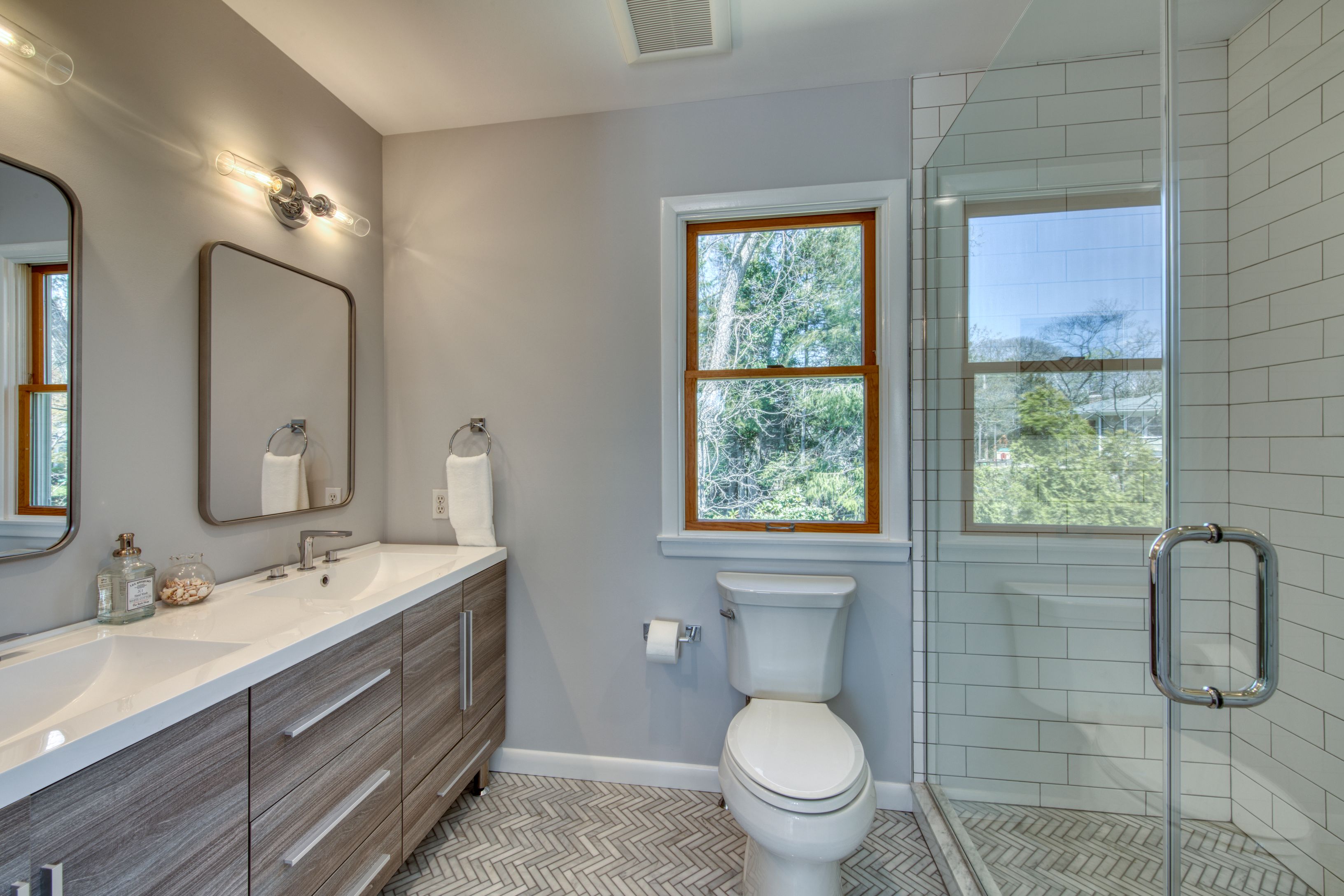 16 Cove Road Southampton, NY 11968 - Photo 9 of 15