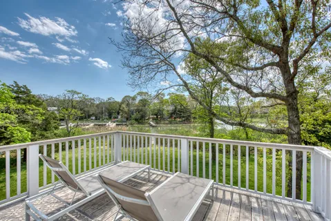 $1,895,000 | 16 Cove Road, Southampton, NY 11968