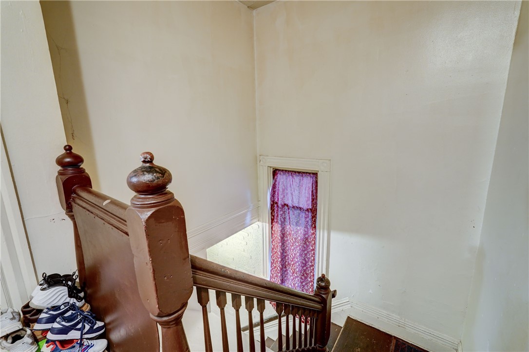 20 Locust Street Rochester, NY 14613 - Photo 4 of 34