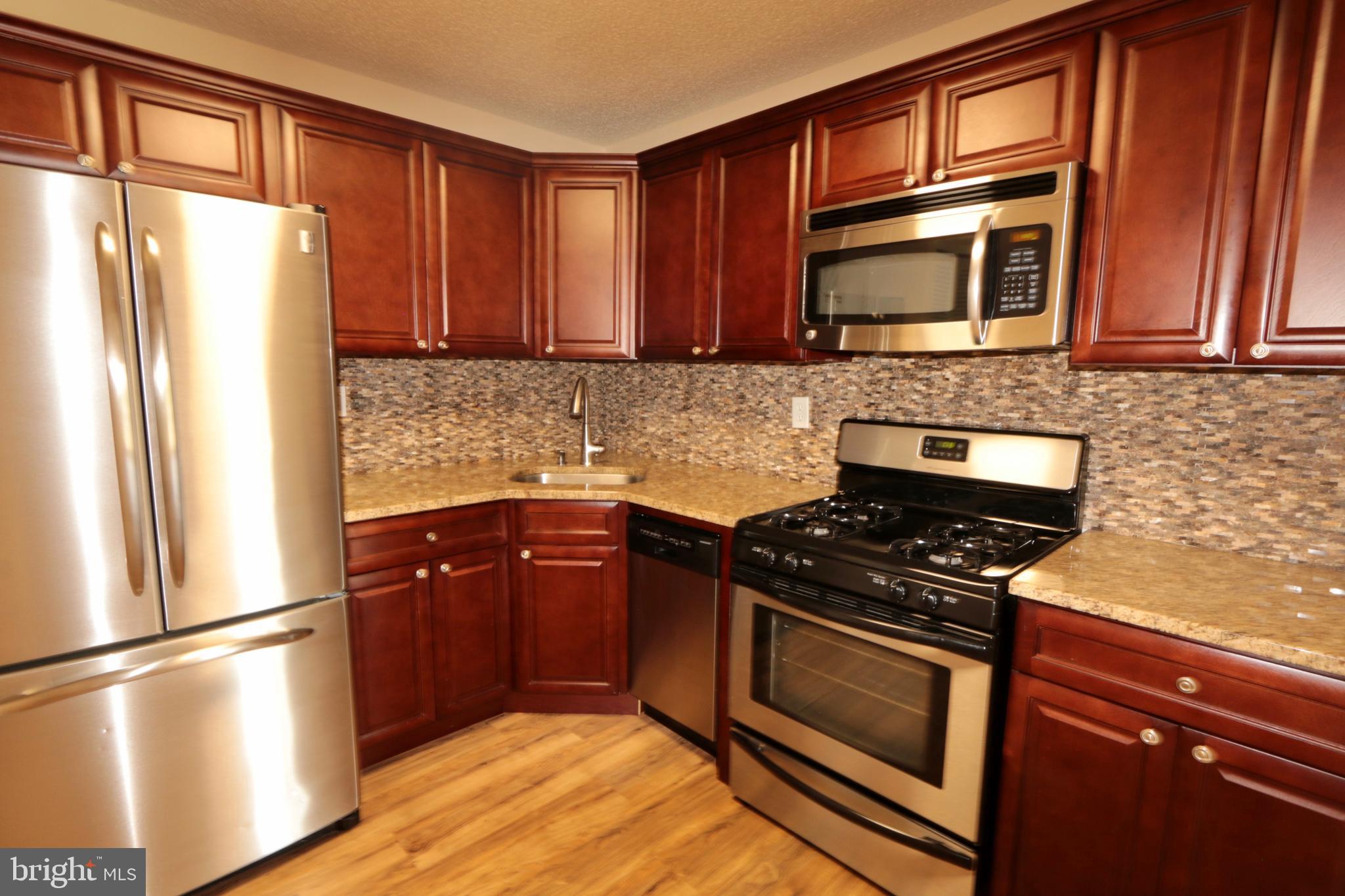 64 Versailles Court Trenton, NJ 08619 - Photo 2 of 17