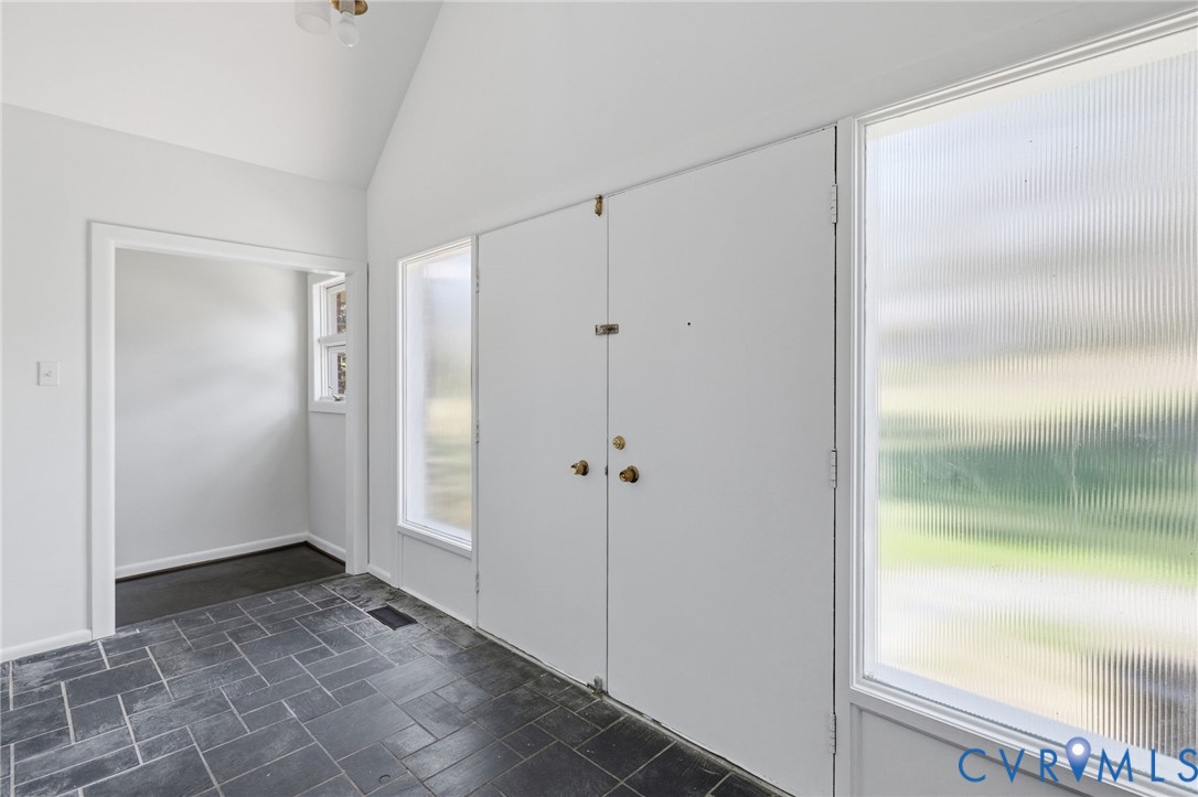 102 Grattan Road Richmond, VA 23229 - Photo 4 of 33