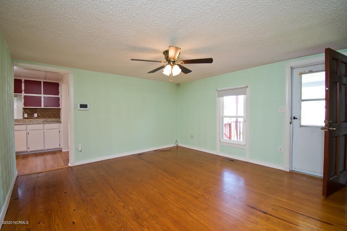 248 Norris Road Swansboro, NC 28584 - Photo 10 of 44 living room