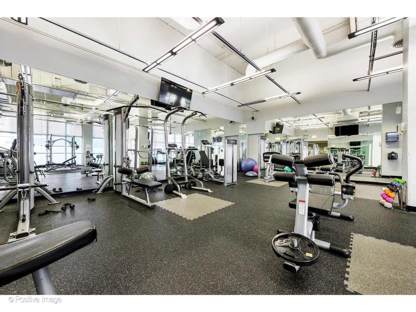 655 West Irving Park Road, Unit 3302 Chicago, IL 60613 - Photo 21 of 27