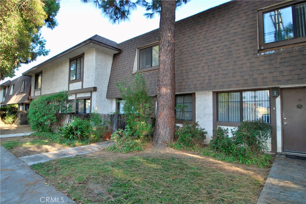 18560 Vanowen Street, Unit 15 Reseda, CA 91335 - Photo 1 of 1 a front view of a house with garden