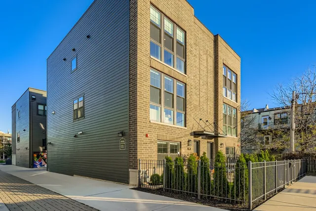 $710,000 | 4446 South Drexel Boulevard, Unit B, Chicago, IL 60653