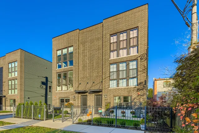 $710,000 | 4446 South Drexel Boulevard, Unit B, Chicago, IL 60653