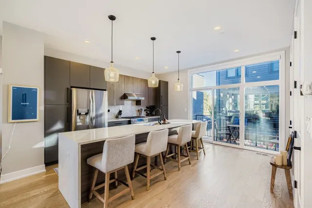 $710,000 | 4446 South Drexel Boulevard, Unit B, Chicago, IL 60653