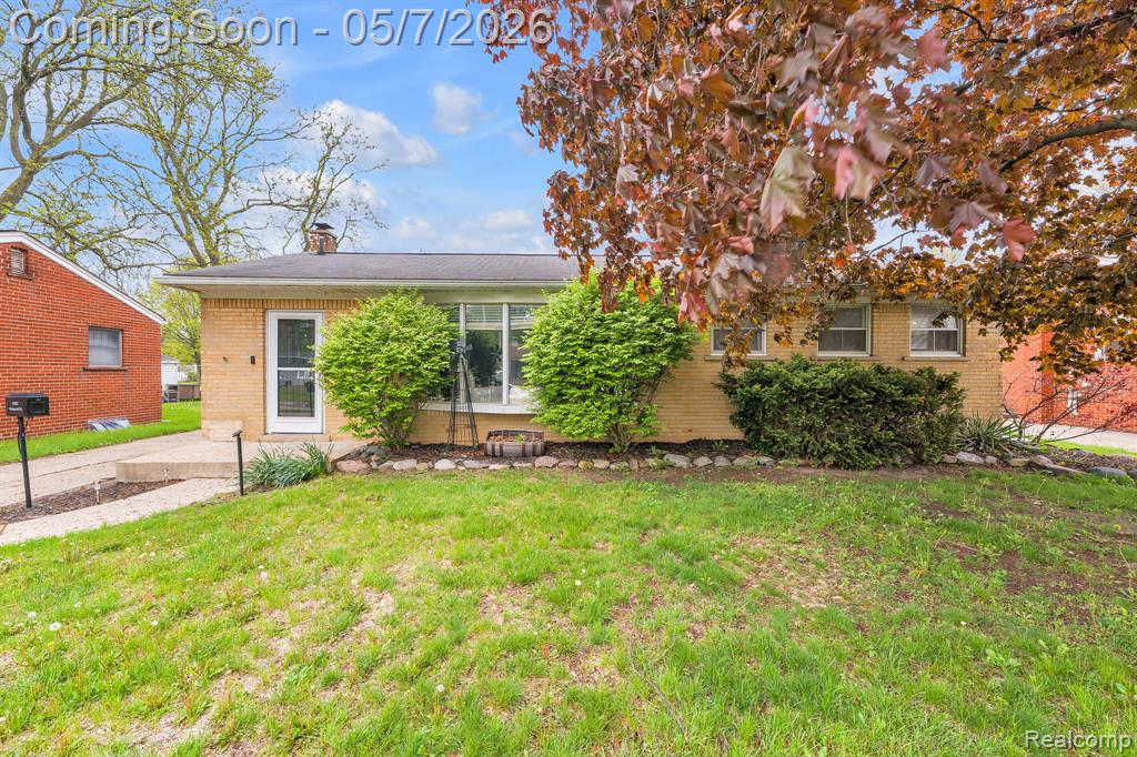 37022 Pinewood Road Wayne, MI 48184 - Photo 2 of 30