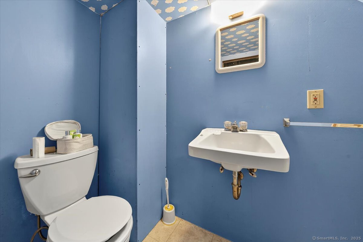 153 Short Woods Road New Fairfield, CT 06812 - Photo 11 of 38 a bathroom with a toilet a sink and mirror