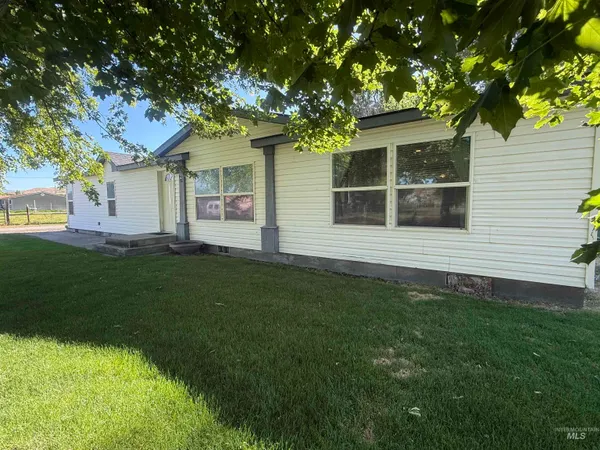 $260,000 | 576 North Elmore Avenue, Glenns Ferry, ID 83623