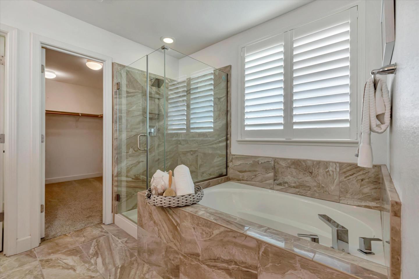 130 Palomino Place Gilroy, CA 95020 - Photo 33 of 50 a bathroom with a bathtub and a shower