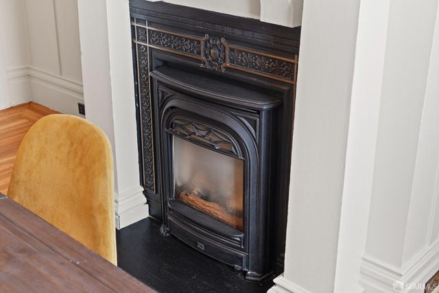a view of livingroom and hardwood floor