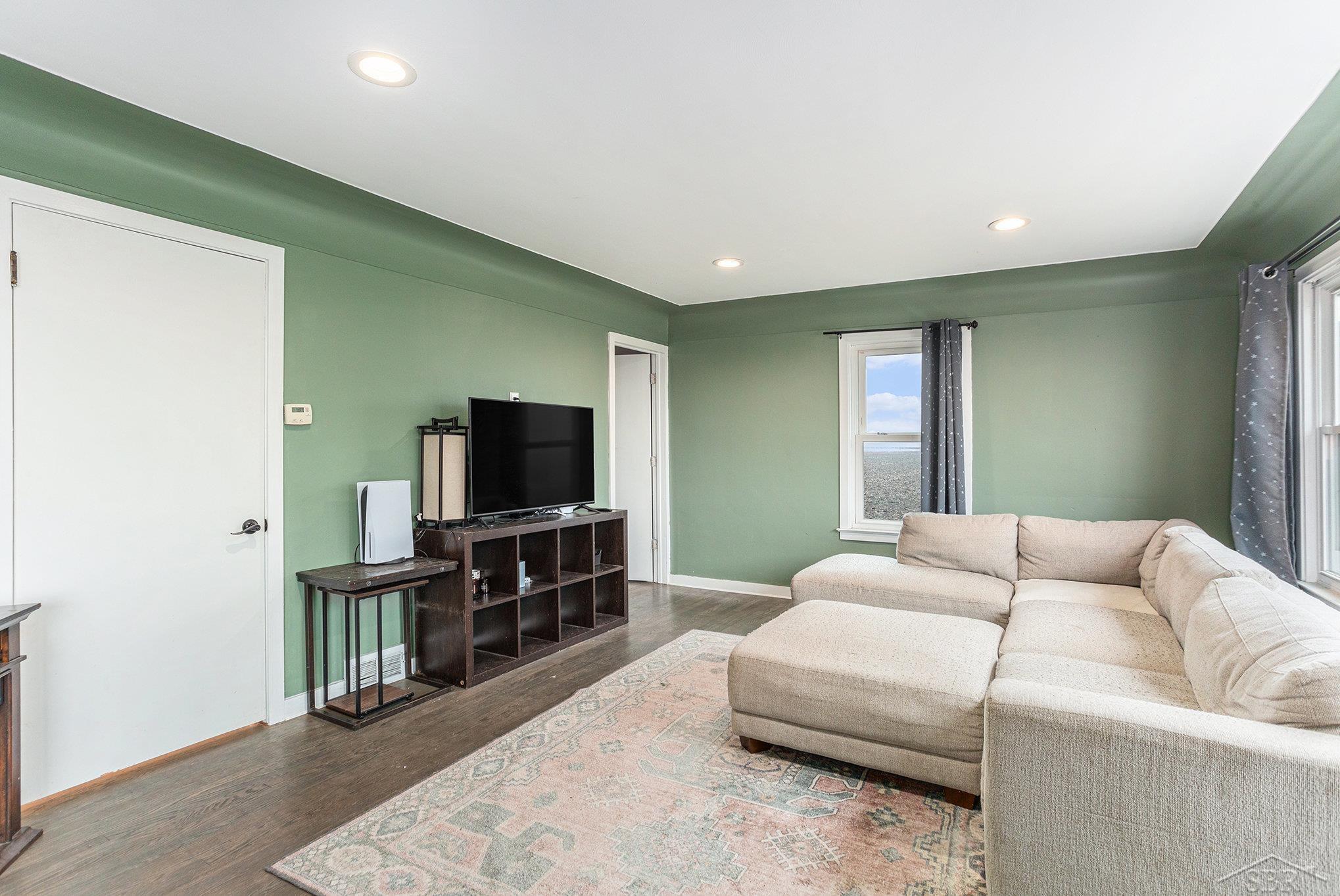9331 Dutcher Road Fairgrove, MI 48733 - Photo 6 of 31 Living Room