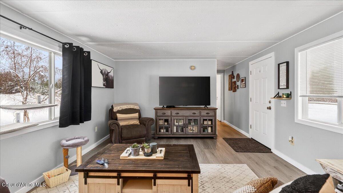1297 Eastside Road Priest River, ID 83856 - Photo 15 of 72 Living Room