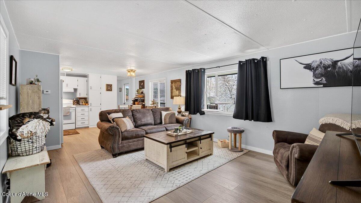 1297 Eastside Road Priest River, ID 83856 - Photo 17 of 47 Living Room