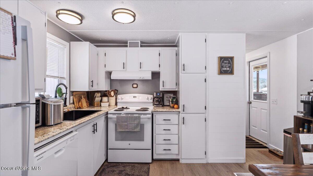 1297 Eastside Road Priest River, ID 83856 - Photo 24 of 47 Kitchen
