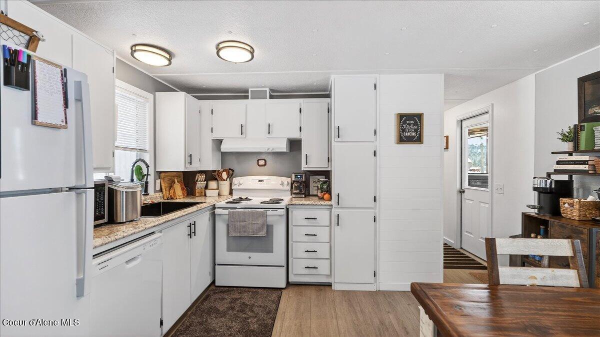 1297 Eastside Road Priest River, ID 83856 - Photo 25 of 47 Kitchen