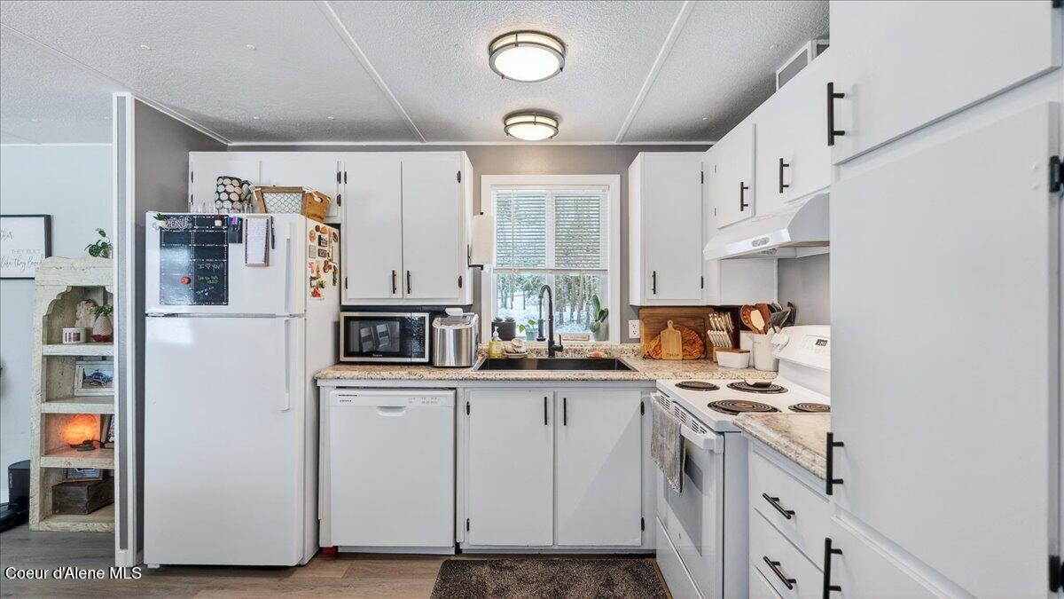 1297 Eastside Road Priest River, ID 83856 - Photo 27 of 47 Kitchen
