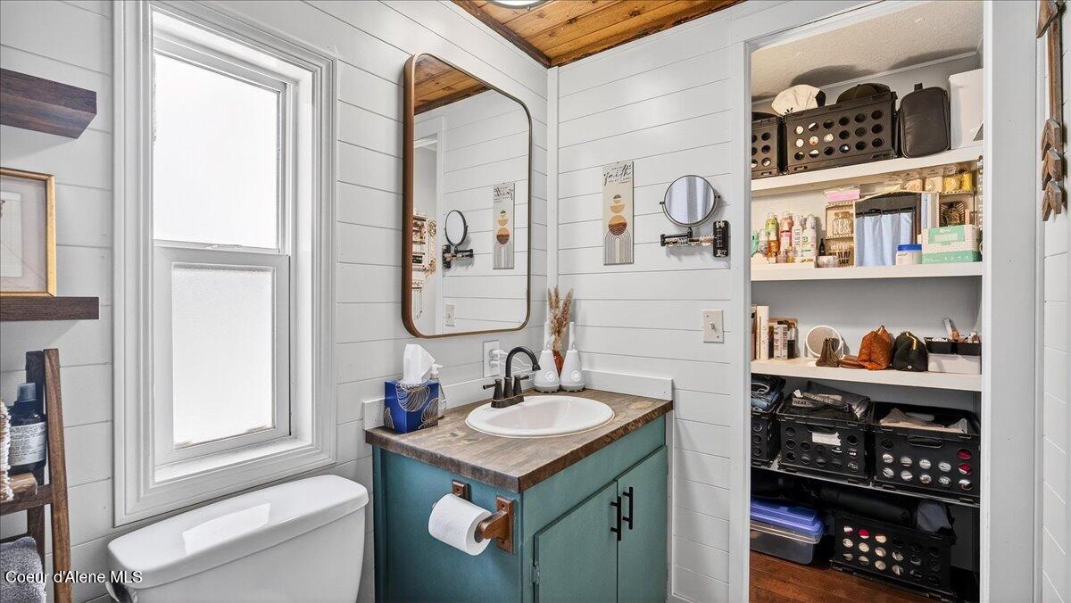 1297 Eastside Road Priest River, ID 83856 - Photo 32 of 47 Master Bathroom