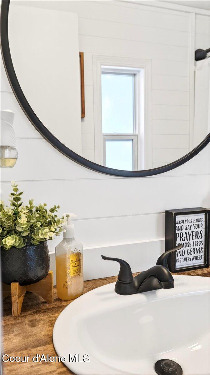 1297 Eastside Road Priest River, ID 83856 - Photo 35 of 72 Guest Bathroom