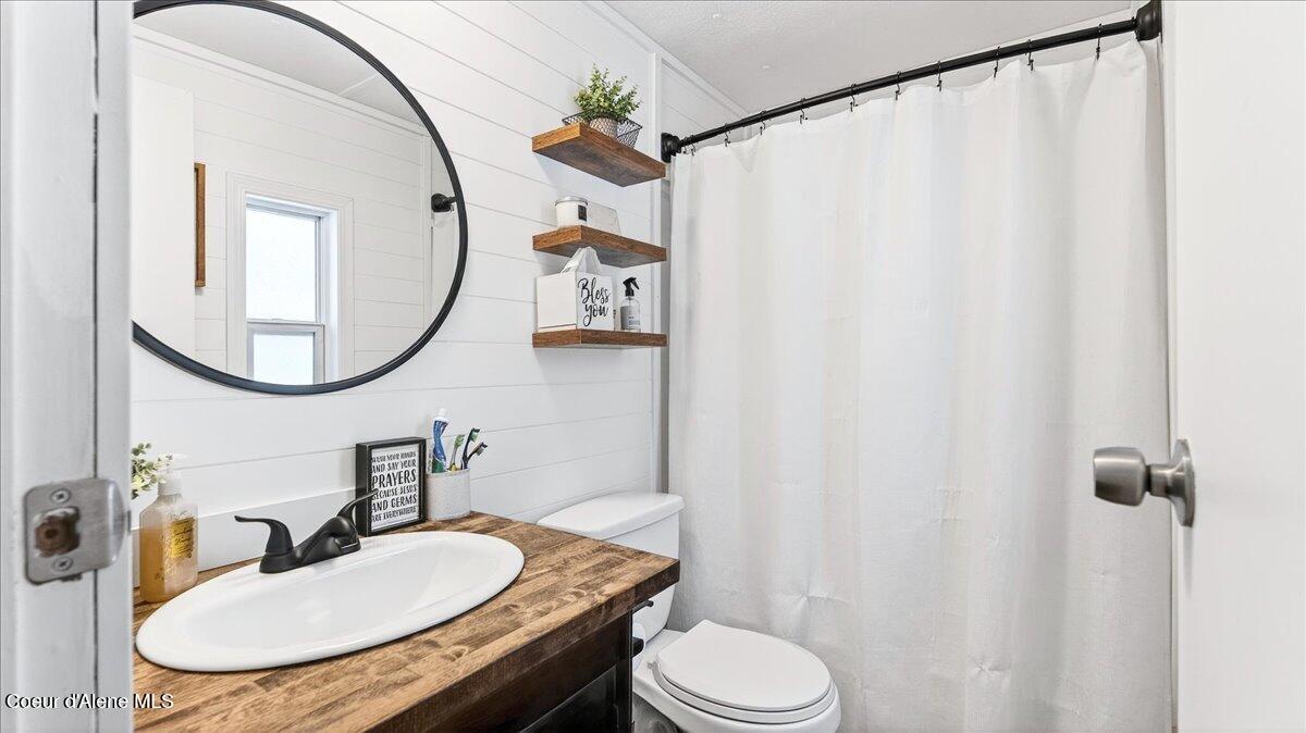 1297 Eastside Road Priest River, ID 83856 - Photo 38 of 47 Guest Bathroom