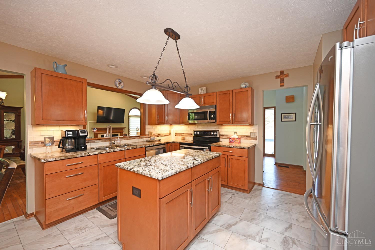 3444 Cutter Lane Maineville, OH 45039 - Photo 19 of 62 Large custom kitchen with island is ready for the cook in the family!