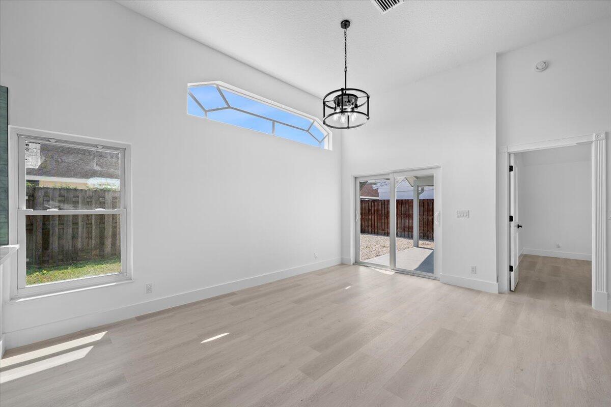 6334 Foster Street Jupiter, FL 33458 - Photo 11 of 24 12-LUX_6681