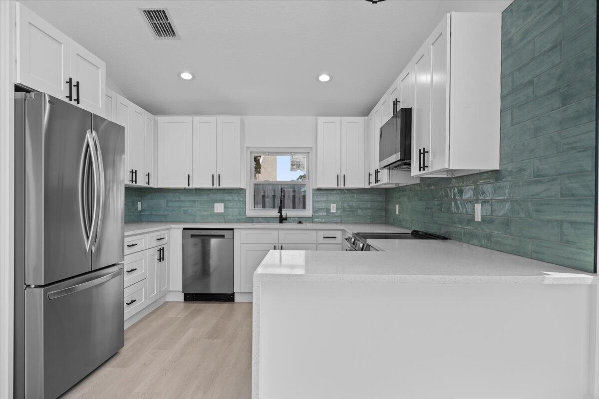 6334 Foster Street Jupiter, FL 33458 - Photo 2 of 24 10-LUX_6671