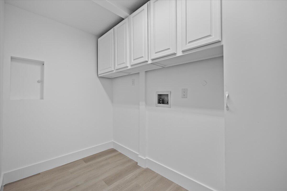 6334 Foster Street Jupiter, FL 33458 - Photo 21 of 24 22-LUX_6741