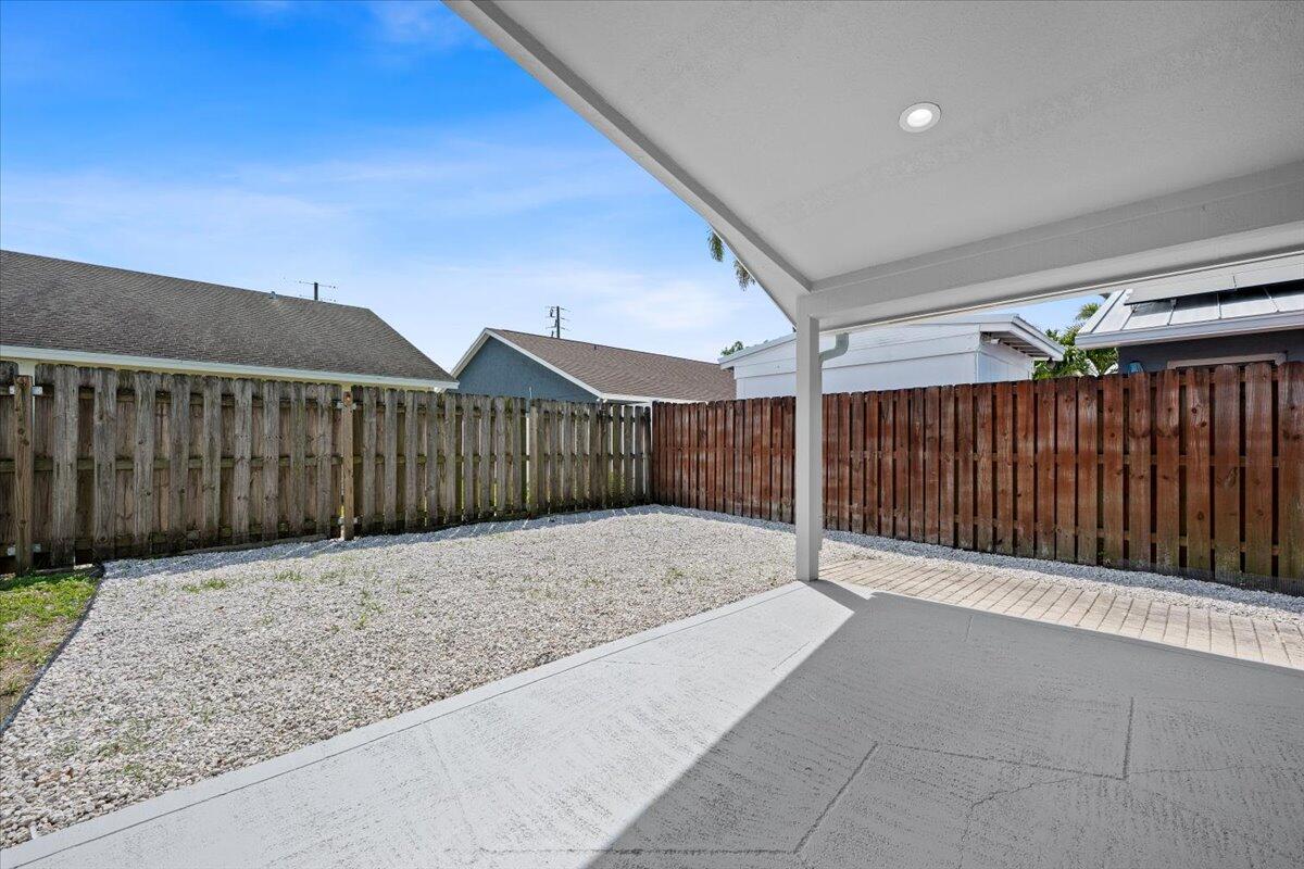 6334 Foster Street Jupiter, FL 33458 - Photo 23 of 24 24-LUX_6756