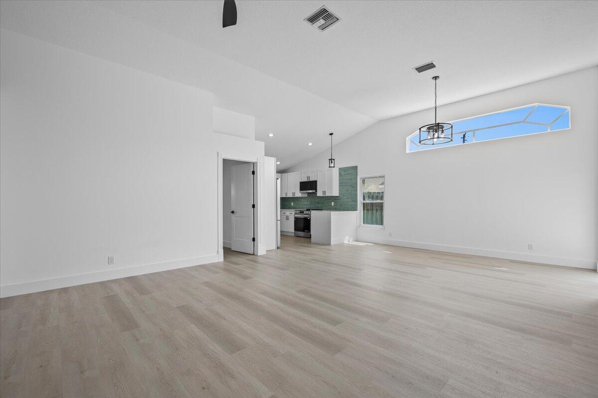 6334 Foster Street Jupiter, FL 33458 - Photo 6 of 24 04-LUX_6601