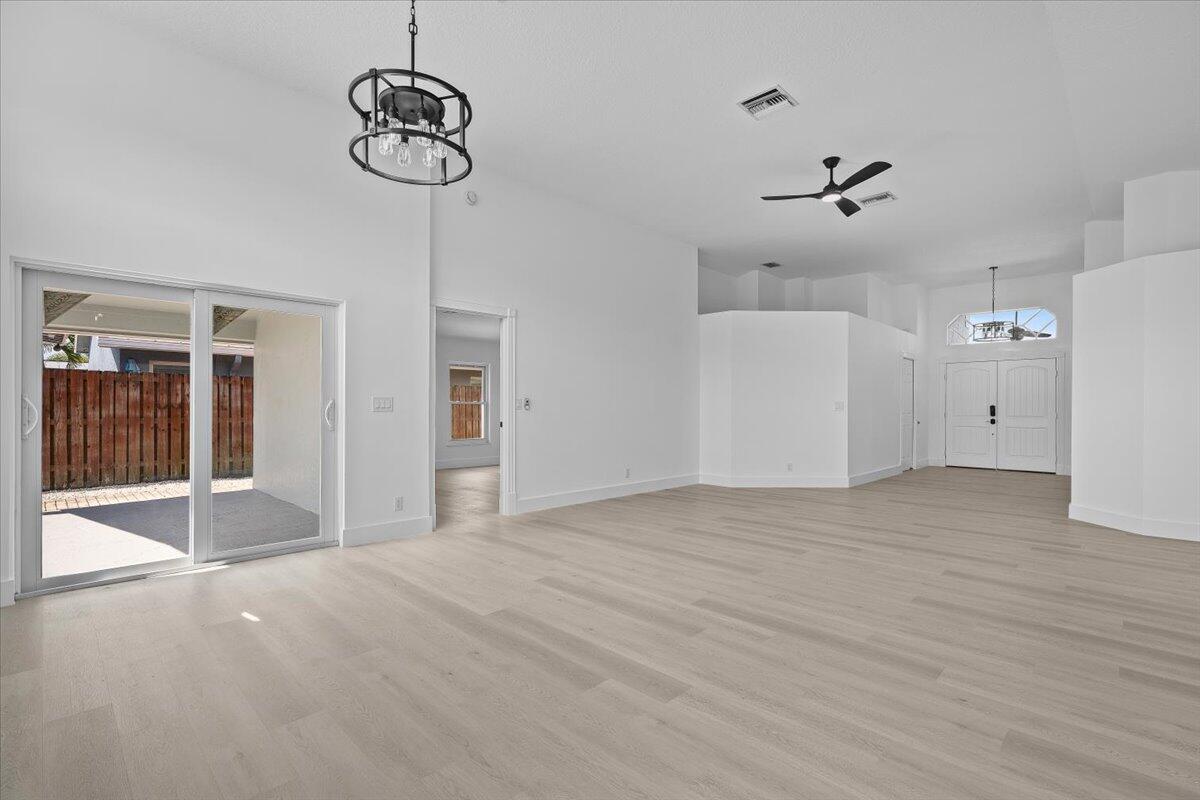 6334 Foster Street Jupiter, FL 33458 - Photo 8 of 24 06-LUX_6611